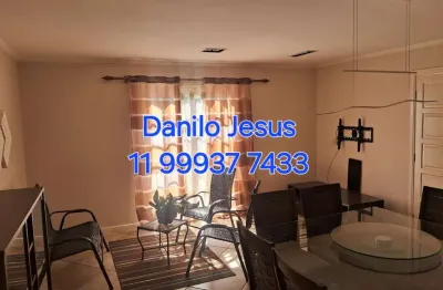 Casa mobiliada com 3 dormitórios, 2 vagas, 4 banheiros e quintal. fl51