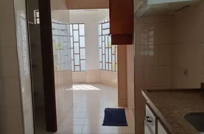 Sobrado de 300m² na vila universitária com churrasqueira e 2 vagas, fl28