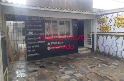 Casa comercial na avenida  2 quartos 2 banheiros 2 vagas fácil acesso ao metro fl55