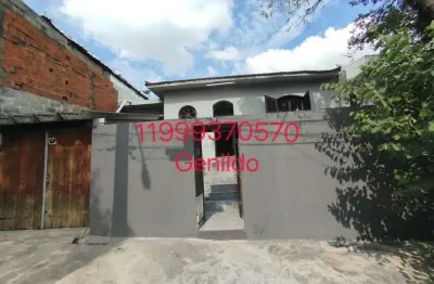 Casa 2 quartos 1 suite sala de jantar quintal  1 vaga aceita pet jardim  fácil acesso ao metro fl55