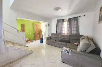 Sobrado 3 quartos, 2 vaga de carro , ótima localização. fl58.