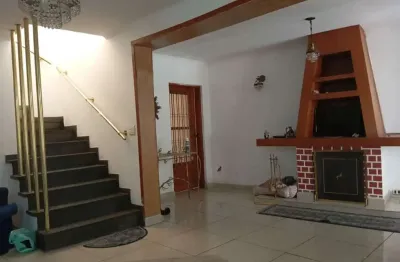 Venda sobrado 235² 03 quartos 01 suíte 04 banheiros e duas vagas de garagens - fl38