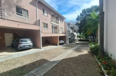Sobrado em condominio com 3 dormitorios e quintal com churrsaqueira fl26