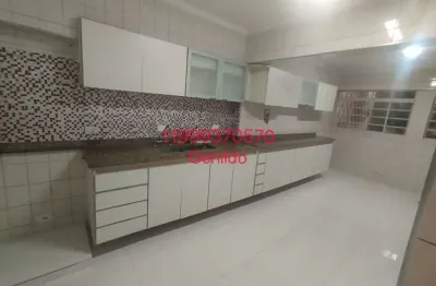 Sobrado 4 quartos 1 suite 3 vagas churrasqueira quintal armários planejdos fácil acesso ao metrofl55
