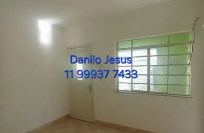 Casa térrea com 3 dormitórios, 1 banheiro e 1 vaga. fl51