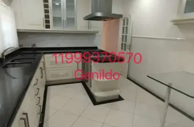 Sobrado semi mobiliado com 3 quartos, sendo 1 suites,2 vagas, edicula,  fácil acesso ao metro