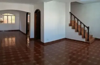 Sobrado com 3 quartos 1 suíte edícula e 4 vagas no butantã. fl64