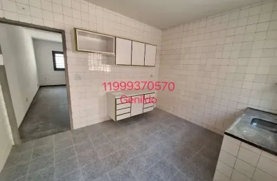 Sobrado com 2 quartos, 2 vagas , edicula, quintal, fácil acesso ao metro aceita pet fl55