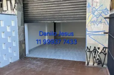 Salão comercial com 2 vagas de estacionamento e 1 banheiro. fl51