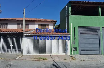 Sobrado com 4 dormitórios, 5 banheiros e 4 vagas. fl51