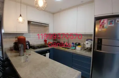 Casa com 2 quartos sendo 1 com terraço 2 vagas com portão eletrotônico armários panejados fl55