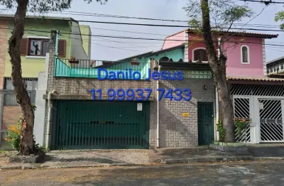 Casa assobradada com 2 dormitórios, edicula e 2 vagas.