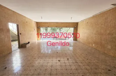 Casa terreá com 4 vagas 3 quartos 1 suite sala de jantar sala de estar  fácil  cesso ao metro fl55