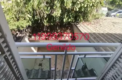Sobrado com 2 quartos, 1 com sacada, 1 vaga ,quintal, próximo da usp ,fácil acesso ao metro fl55