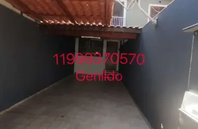 Sobrado com 2 quartos, 1 com sacada, 2 vagas, quintal com churrasqueira, fácil acesso ao metro, fl55
