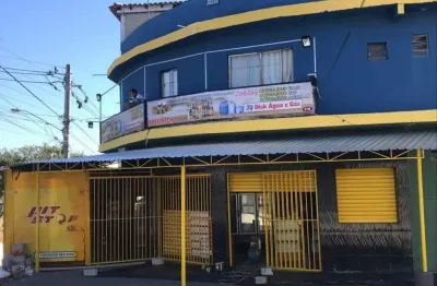 Prédio comercial e residencial com 10 casas e 5 saloes    renda 11.000