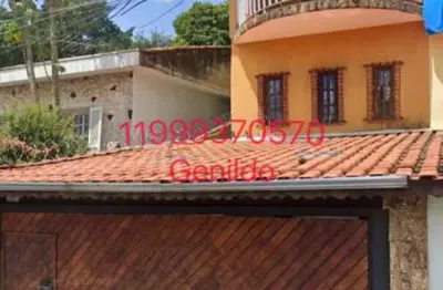 Casa com 3 quartos, 1 suite , 2 vagas, armários planejados, sala com lareira, aceita pet, fl55