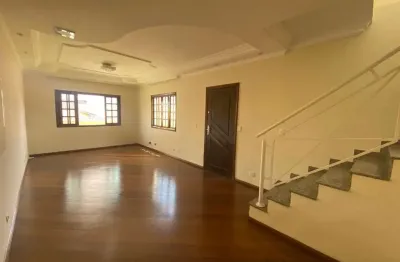 Belissimo sobrado com 3 quartos e 3 vagas no centro do bonfiglioli.