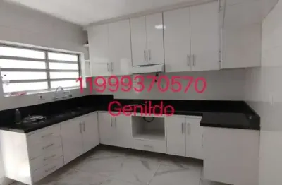 Casa  com 3 quartos sendo 1 suite, quintal, 2 vagas, edicula, em avenida movimentada aceita pet fl55