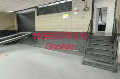 Galpão com 400m2 300 de área fabril , plataforma e rampa ,4 salas, 2 suites,3 vagas, trifásico fl55