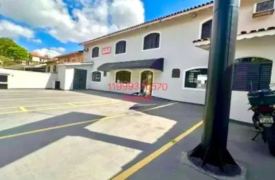 Sobrado comercial reformado com 10 vagas de garagem,  5 salas, quintal , cozinha , 5 banheiros fl55