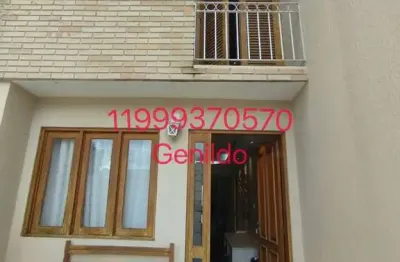 Sobrado em condomínio com 2 suites, 3 vagas ,  com todos os armários planejados , quintal fl55