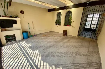 Casa com 2 quartos - 2 vagas - Edícula - no Jardim das Vertentes / Vila Sônia. FL64