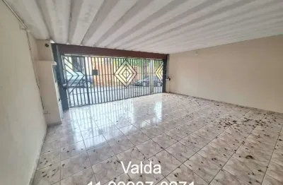 Linda casa para alugar. Próxima de comércios e transporte público.