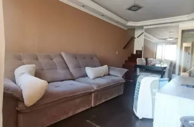 Casa em condomínio para alugar. Casa ampla com 3 vagas na garagem.