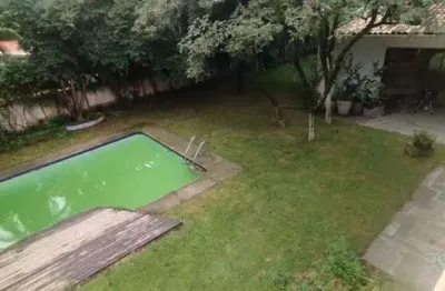 Casa assobradada para alugar. Casa muito espaçosa, com 5 dormitórios (1 suíte), 6 banheiros e 6vagas