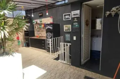 Sobrado para alugar, com piscina e área gourmet, bem localizado prox.a comércios, e principais vias.