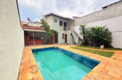 Casa para alugar no Parque dos Príncipes - 4 suítes e quintal com piscina. FL56