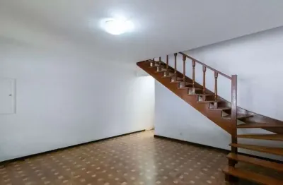 Casa á venda na Vila Olímpia 112 metros 3 Quartos com Quintal FL34