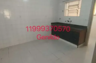 Casa com 2 quartos sendo 1 pequeno , 2 salas , banheiros, cozinha, lavanderia, hall na porta FL55