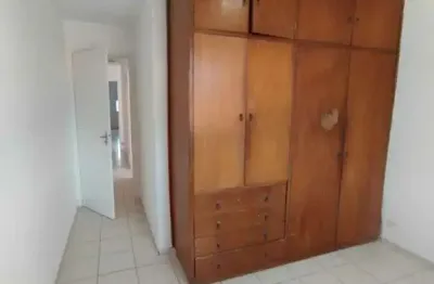 Casa assobradada com 3 dormitórios sendo 1 suíte, 3 banheiros e 2 vagas. Ótima localização.