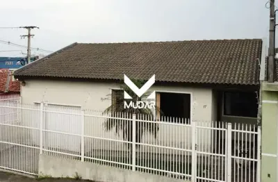 Casa com 3 quartos sendo 1 suíte, terrenos nos fundos com edícula no boa vista