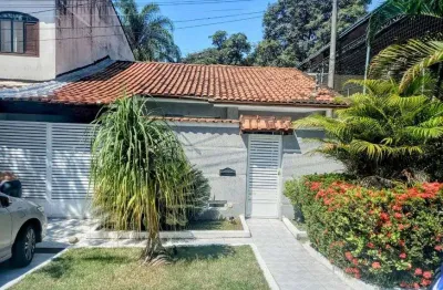Excelente casa linear condomínio seg 24 hrs 2 quartos amplos vg 3 carros piscina churrasq privativas