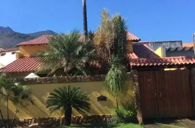 Lindíssima casa linear 3 quartos suíte closet cozinha espaçosa piscina e espaço gourmet charmosos