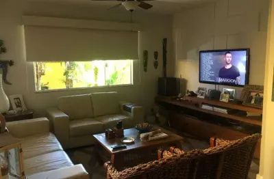 Lindíssima casa linear 3 quartos suíte closet cozinha espaçosa piscina e espaço gourmet charmosos