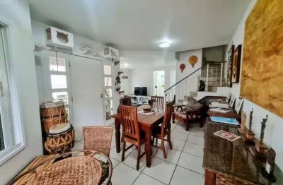 Otima casa 5 qts 4 bhs peq área externa condomínio fechado seg 24hrs lazer completo