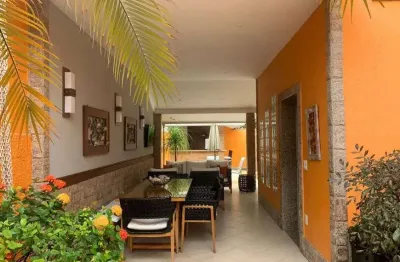 Bela casa linear 4 qts piscina churrasqueira em condomínio com segurança e lazer ponto nobre