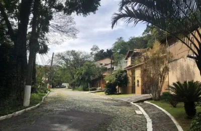 Lindíssima casa recém construída cond. fechado 3qts (1ste) arborizado sossegado repleta armários