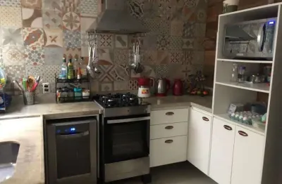 Lindíssima casa recém construída cond. fechado 3qts (1ste) arborizado sossegado repleta armários