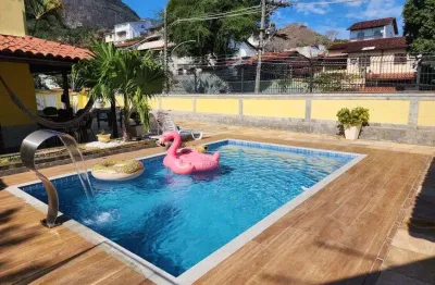 Lindíssima casa rua nobre 4 qts dependências piscina espaço gourmet garagem coberta 4 carros