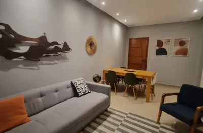 Excelente e amplo 2 qts c dependências c 90m2 todo bem reformado e planejado c mt bom gosto  e qualidade! está sendo vendido porteira fechada.  junto à farto comércio e condução e colégios de qualidad