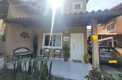 Em condomínio amplo e farto lazer linda casa c 3 suites grande área de convivencia privativa c churrasqueira 3 vagas  e mt espaço bem cuidado pra contemplar