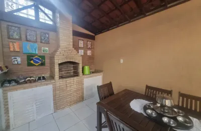 Em condomínio amplo e farto lazer linda casa c 3 suites grande área de convivencia privativa c churrasqueira 3 vagas  e mt espaço bem cuidado pra contemplar