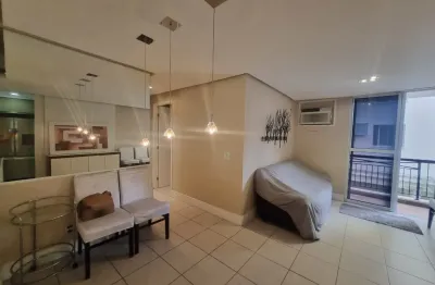 Em condominio tipo resort e junto à comércio e colégios de qualidade, além de condução na porta, vc encontra esse lindo 2 qts td planejado com bom gosto e qualidade! apto silencioso e proximo à td