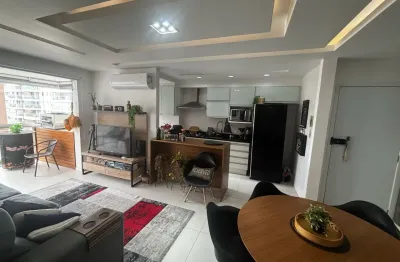 Barra  condomínio soho aquele resort que vc não precisa viajar pra estar nele. lindo 2 suites+lavabo varandão vista interna repleto de marcenaria de qualidade 1 vg e mais de 100 pra visitantes
