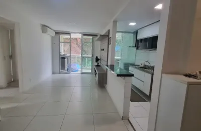 Lindo 2 quartos vista livre repleto armários em condomínio com poucos vizinhos, novo e mt bem cuidado. valor do condomínio bem baixo e com infra de lazer